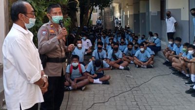 Cegah kenakalan Remaja, Kapolsek Denbar memberikan ceramah Kamtibmas ke SMP Sapta Handika Denpasar