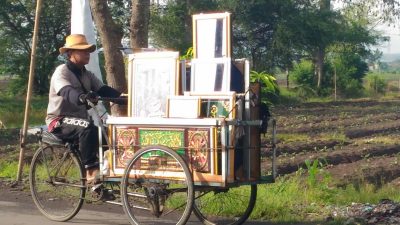 Wamsu Pedagang Kaligrafi di Pemalang, Sehari Terkadang Sepi Pembeli