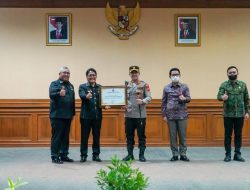 Polresta Denpasar Terima Penghargaan Dari Bupati Badung