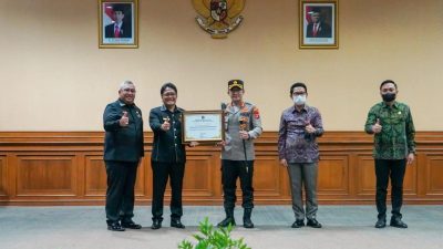 Polresta Denpasar Terima Penghargaan Dari Bupati Badung