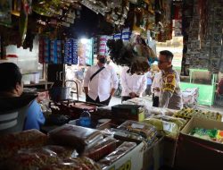 Dampak Wabah PMK, Kapolres Bondowoso Tinjau Harga Minyak dan Daging di Pasar Induk