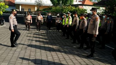 Tingkatkan Kemampuan Perdaspol, Anggota Polsek Denpasar Barat Laksanakan Senin Cerdas Tangkas