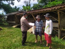 Antisipasi PMK, Kapolsek Grujugan Sambangi Peternak Hewan