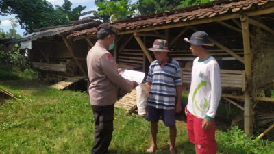 Antisipasi PMK, Kapolsek Grujugan Sambangi Peternak Hewan