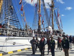 KRI Dewaruci Telah Berlabuh di Baubau Langsung Disambut Tari Galangi
