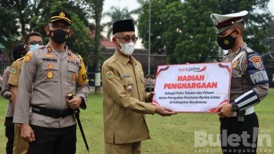 Berkat Kesabaran, Video Viral Diajak Adu Jotos, Polantas Dapat Penghargaan dari Kapolres dan Bupati Bondowoso