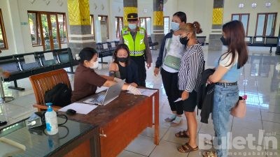 Layanan Vaksinasi Terhadap Warga Dan Penumpang Kapal Di Pelabuhan Benoa Berjalan Lancar