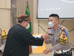 Kapolres Sukabumi Dan Kasat Lantas Diganjar Penghargaan Oleh Bupati Sukabumi
