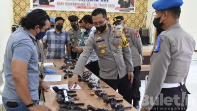 Pastikan Anggota Bebas Narkoba, Polres Bondowoso Lakukan Tes Urin Personil