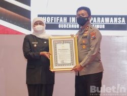 Gubernur Jatim Terima Penganugrahan Pin Emas dan Penghargaan dari Kapolri