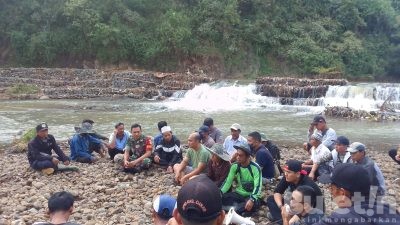 Petani Desa Cikondang Kabupaten Cianjur Adakan Syukuran Bendungan di Lokasi Sungai Cikondang