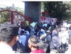 Aktivis Cianjur Gerudug Pendopo Kabupaten Akibat Maraknya Dugaan Pungli di Disdukcapil