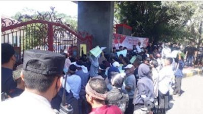 Aktivis Cianjur Gerudug Pendopo Kabupaten Akibat Maraknya Dugaan Pungli di Disdukcapil