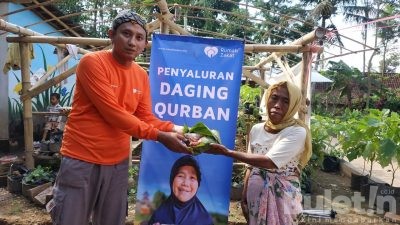 Unik, Pembagian Daging Qurban di Taman Lansia Barokah Rumah Zakat Menggunakan Daun Jati dan Takbiran Menggunakan Ronjengan
