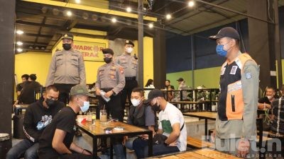 Kendalikan Kamtibmas dan Cegah Penyebaran Covid -19 Polres Tanjung Perak Patroli Pamor Keris