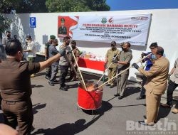 Kapolres Bondowoso Hadiri Pemusnahan Barang Bukti di kantor Kejari Bondowoso