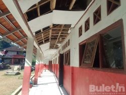Memperihatinkan Kondisi Bangunan Sekolah Sudah miring di SDN Karyamukti Campaka Cianjur