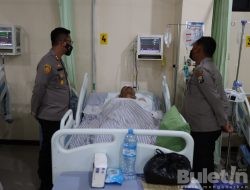 Kapolres Bondowoso Jenguk Anggotanya yang Sakit