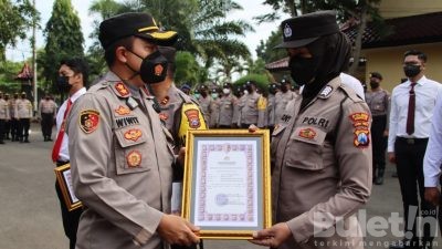 Kapolres Bangkalan Berikan Berbagai Reward Bagi Anggota Berprestasi