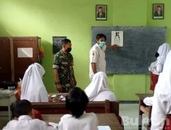 Babinsa Koramil 0822/04 Dampingi Tim Kesehatan Laksanakan Skrining Kesehatan