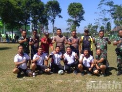 Ciptakan Iklim Olahraga, Pos Koramil 0822/06 dan Polsek Jambesari Sepak Bola Bersama