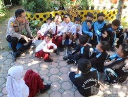 Polres Bondowoso Kenalkan Polri ke Siswa-siswi SDN 03 Kota Kulon