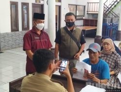 Camat Cibeber Cianjur Pantau Langsung BLT DD Desa Cihaur