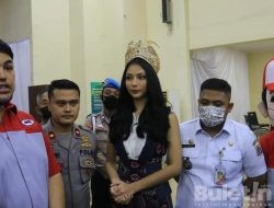 Peringati HUT RI Ke- 77, Kelurahan Tanjung Duren Selatan Gelar Vaksin Juara Bersama Ivan Gunawan
