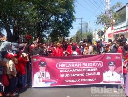 Kemeriahan Acara Helaran Kirab Budaya, Masyarakat Penuhi Pusat Kota Cianjur