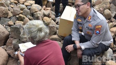 Warga Kurang Mampu Terima Baksos Dari Kapolres Bondowoso