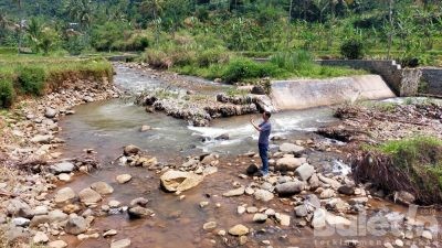 Bendungan Leuwi Peujit Desa Girimukti Cianjur Tak Kunjung Diperbaiki
