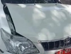 Kendaraan Dinas Situbondo Terlibat Lakalantas, Tiga Mobil Ringsek