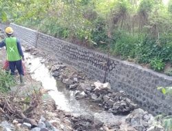 Diduga untuk Bohongi Publik, Proyek Irigasi Lingkungan Sumber Pakem Jember Dikeluhkan Warga