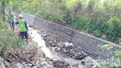 Diduga untuk Bohongi Publik, Proyek Irigasi Lingkungan Sumber Pakem Jember Dikeluhkan Warga