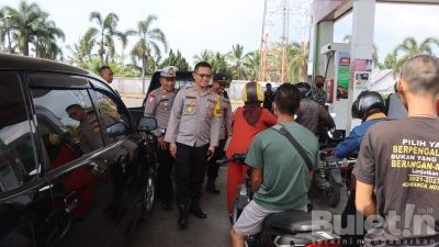 Kapolres AKBP Wimboko. S. I. K Turun Langsung Kebeberapa SPBU di Bondowoso Terkait Kenaikan BBM