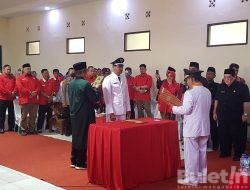 Bupati Cianjur H.Herman Suherman Melantik Kepala Desa Ciharashas Heru Heryanto