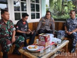 Kapolres Bondowoso Melakukan Takziah Kepada Keluarga Korban Pesawat yang Jatuh di Selat Madura