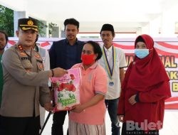 Polres Baubau Dan Mahasiswa Cipayung Bagi 500 Paket Sembako Pada Warga Akibat Dampak Kenaikan BBM