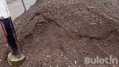 Material Bahan Dasar Pemasangan Paving Dikeluhkan Warga Penerima Manfaat