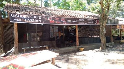 Garden Cafe Tasnan Cocok untuk Santai Bersama Keluarga
