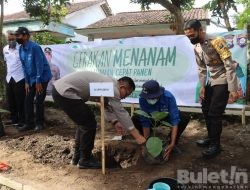 Polres Bondowoso. Mencanangkan program Gerakan Menanam Tanaman Cepat Panen pada Masyarakat Desa.