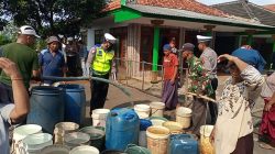 Polres Probolinggo Distribusikan 8.000 liter Air Bersih untuk Warga Terdampak Kekeringan di Lumbang
