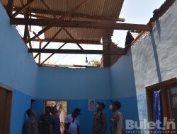 Tegal Ampel Dilanda Angin Puting Beliung, Polres Bondowoso Tanggap Bencana