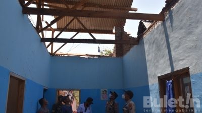 Tegal Ampel Dilanda Angin Puting Beliung, Polres Bondowoso Tanggap Bencana