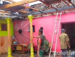 Danpos Sumber Wringin Dan Anggota Bantu Masyarakat Pasca Bencana Angin Puting Beliung