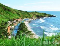 Pesona Pantai Menganti Ayah Kebumen Sekelas New Zaeland