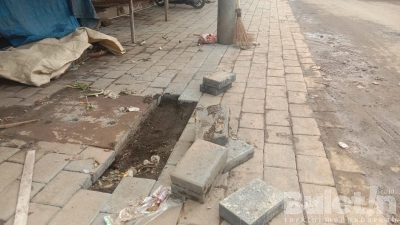 Pemasangan Paving Blok di Pasar Rogojampi Diduga Asal Jadi