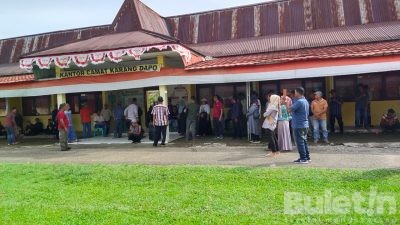 Tidak Puas dengan Keputusan Panitia Pilkades, Warga Desa Bina Karya Lakukan Demo Dikantor Camat