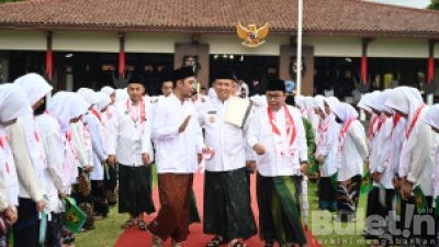 Ketua PKB Muhaimin Iskandar Berkunjung Dan Kukuhkan Laskar Santri Di Alun Alun Kebumen
