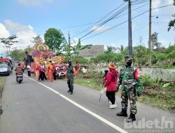 Sinergitas TNI-Polri, Laksanakan Pengawalan dan Pengamanan Pawai Budaya